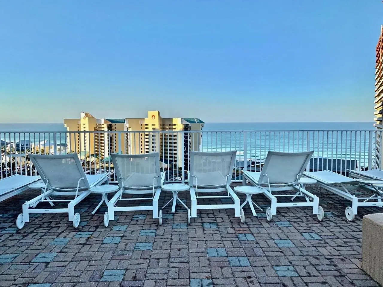 Apartment Family And Friends Beach Resort Condo For 8! Steps From The Beach! By Dolce Vita Getaways! Panama City Beach