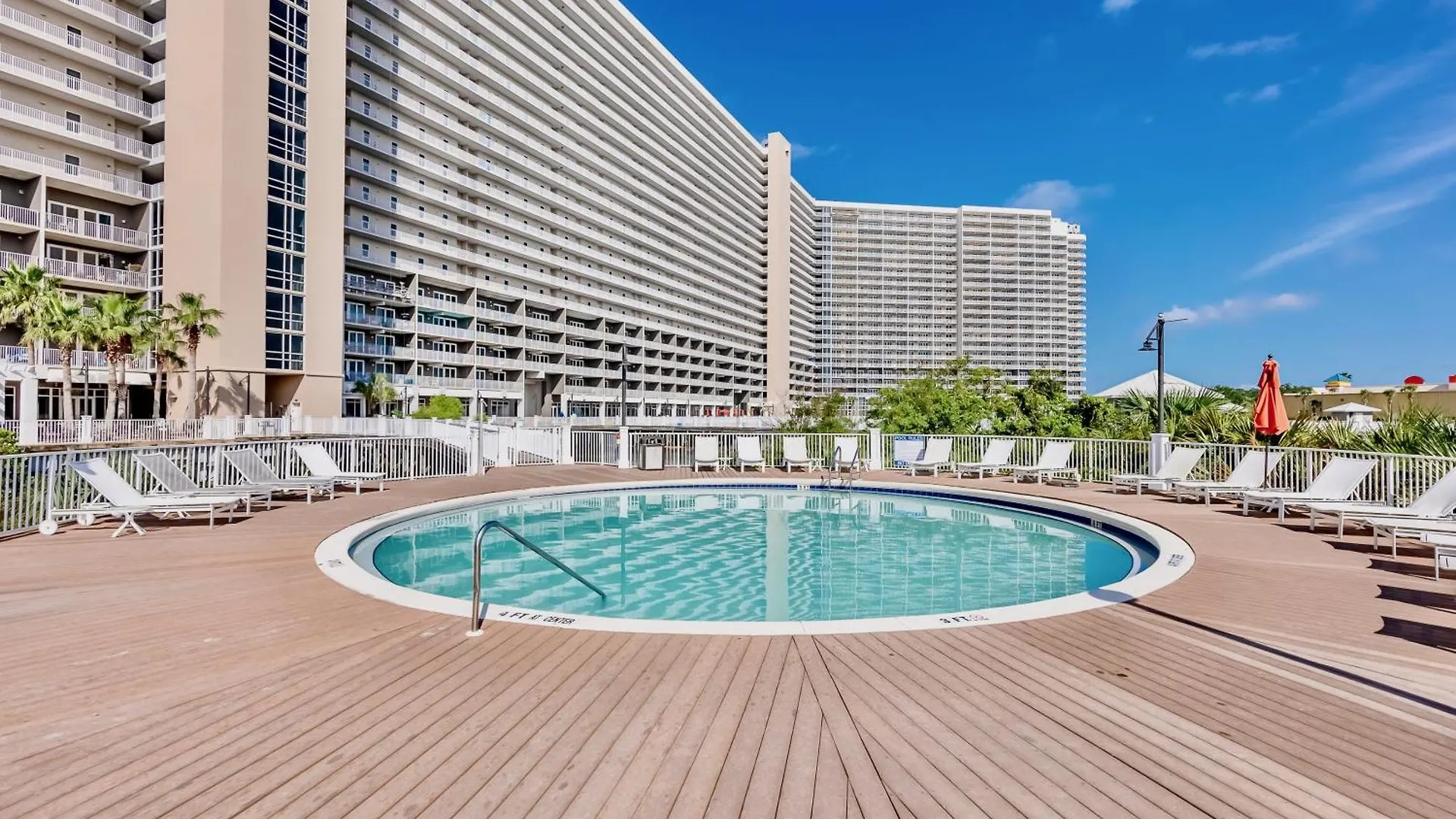 Family And Friends Beach Resort Condo For 8! Steps From The Beach! By Dolce Vita Getaways! Panama City Beach Apartment